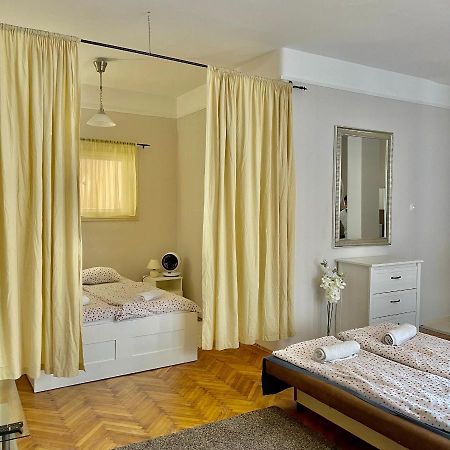 Elizabeth Bridge With Gellert-Hill View Apartment Budapest Exterior photo