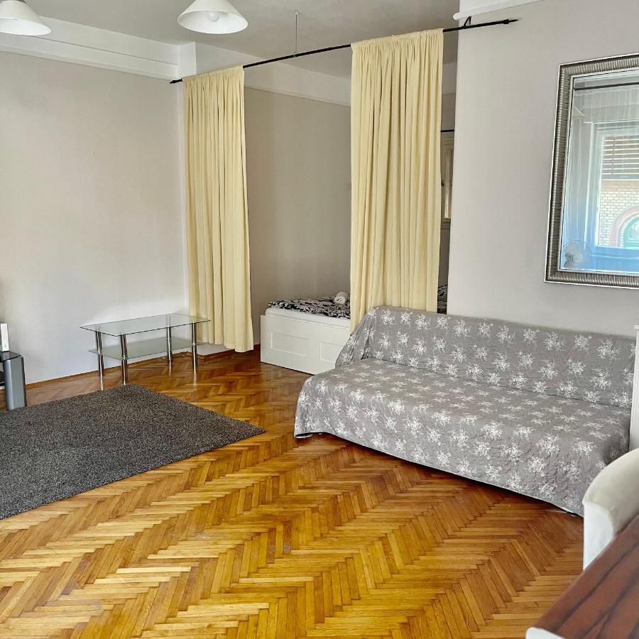 Elizabeth Bridge With Gellert-Hill View Apartment Budapest Exterior photo